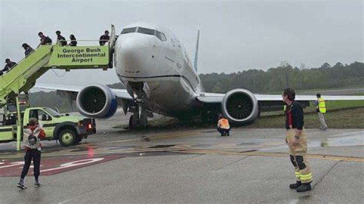 
American Airlines flight makes emergency landing at Miami airport over ‘odor’ from passenger’s carry-on 