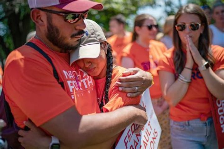 
Grieving Uvalde Mom Crushed After Community Helps Reelect Texas Gov. Greg Abbott 