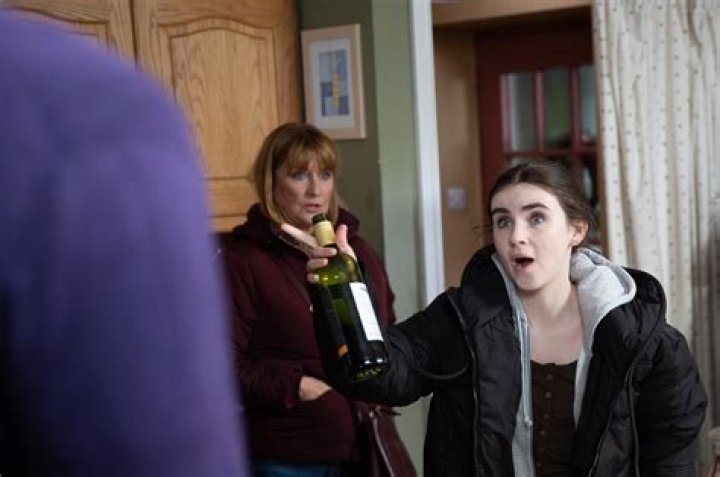 
Is Meena Leaving Emmerdale? Death and Murder, What Happened To Her? 