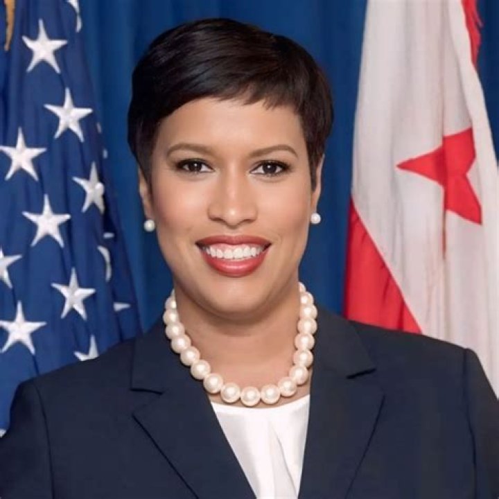 
Jenn Muriel Height, Weight, Net Worth, Age, Birthday, Wikipedia, Who, Nationality, Biography 