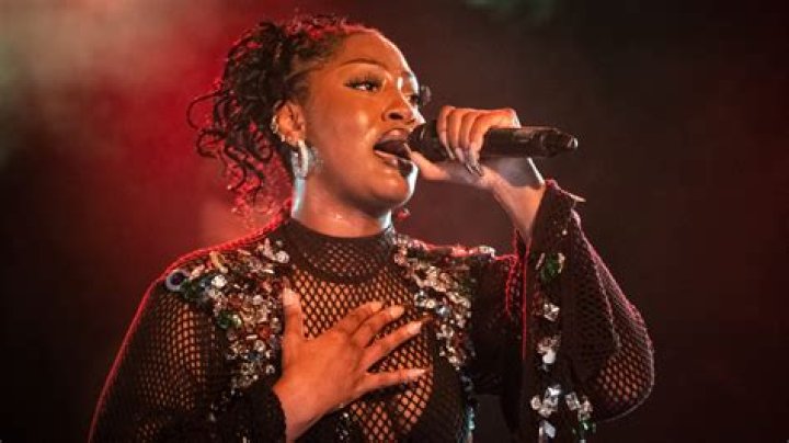 
Nigerian Singer, Tems finally reveals her Relationship Status 