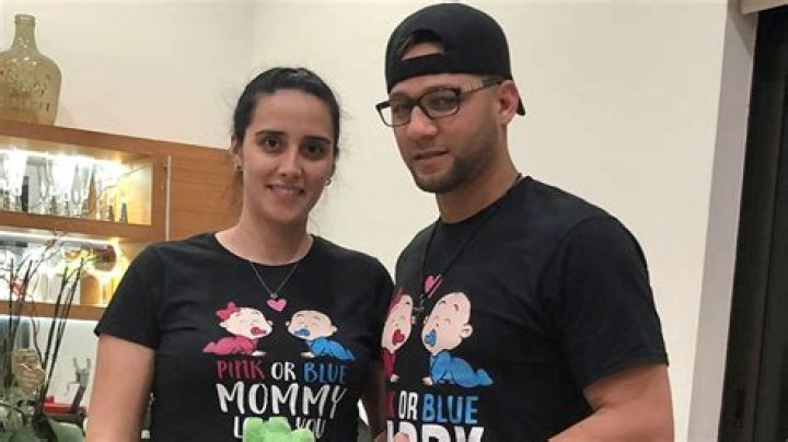 Yuli Gurriel is Married to Wife: Lianet Barrera. Kids